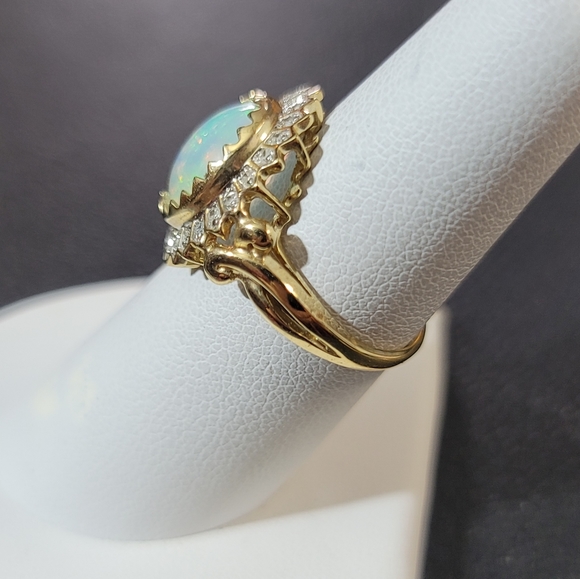 R437 10k Natural Opal and Diamond Ring.  Size7 - Picture 10 of 10